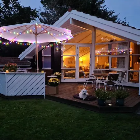 At With Two Terraces Ferienhaus *